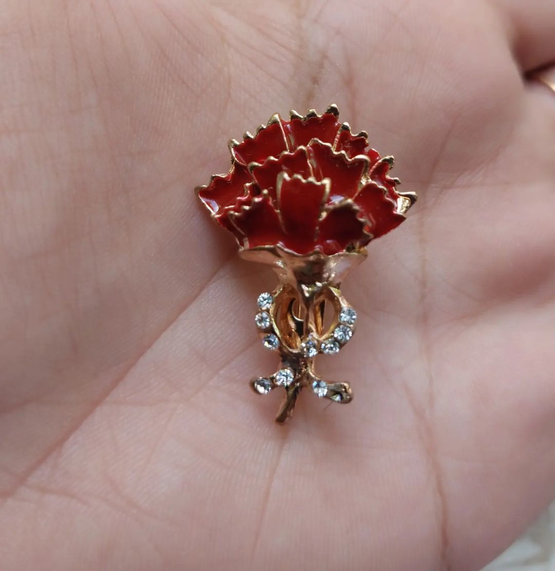 Flower brooch