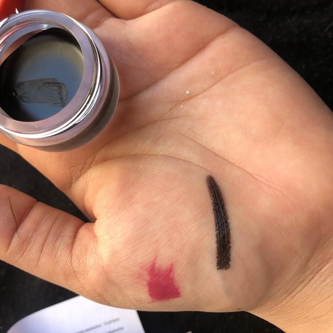 Gel eyeliner and pomade