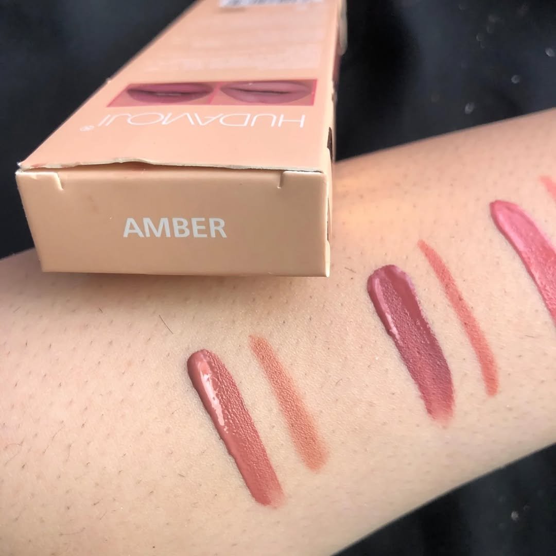 Hudamoji lipstick and lip liner