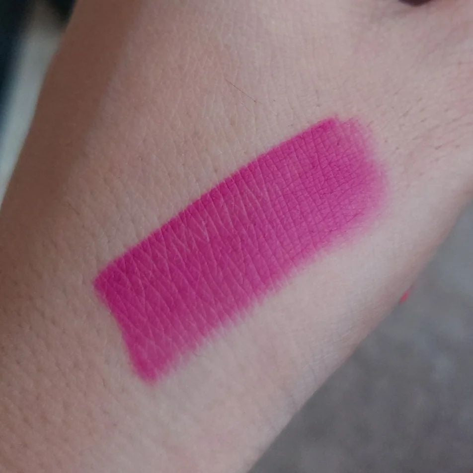 ushas lip liner and lipstick shade 08