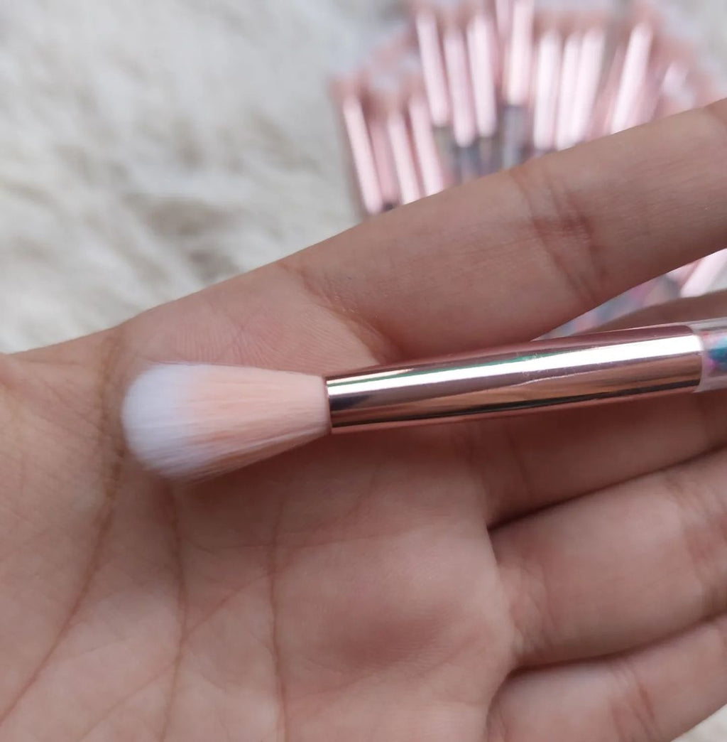 eyeshadow blending brush