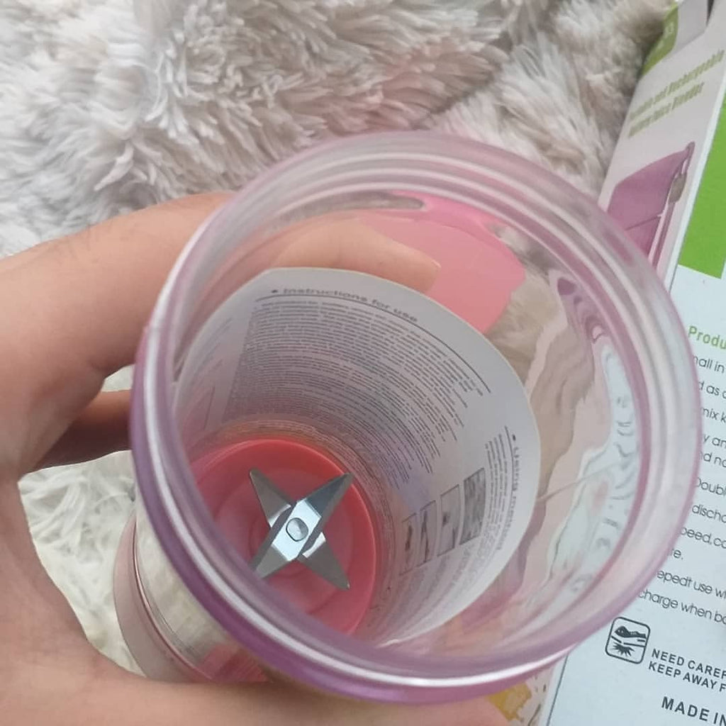 PORTABLE  rechargeable juicer